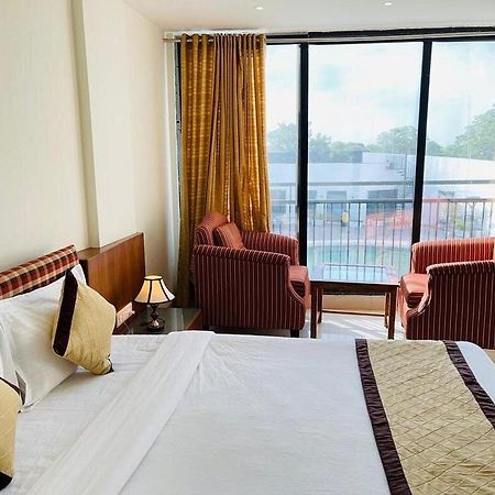 Om Sanctuary Resort By Pinks Hospitality Rupāwati Zewnętrze zdjęcie